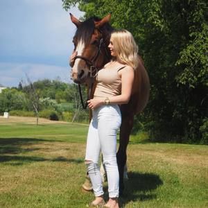 Meet your Posher, Hannah